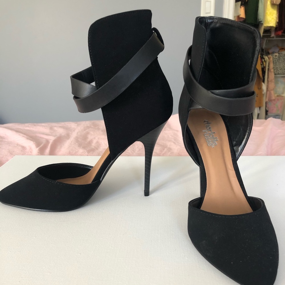 Black pumps with ankle strap